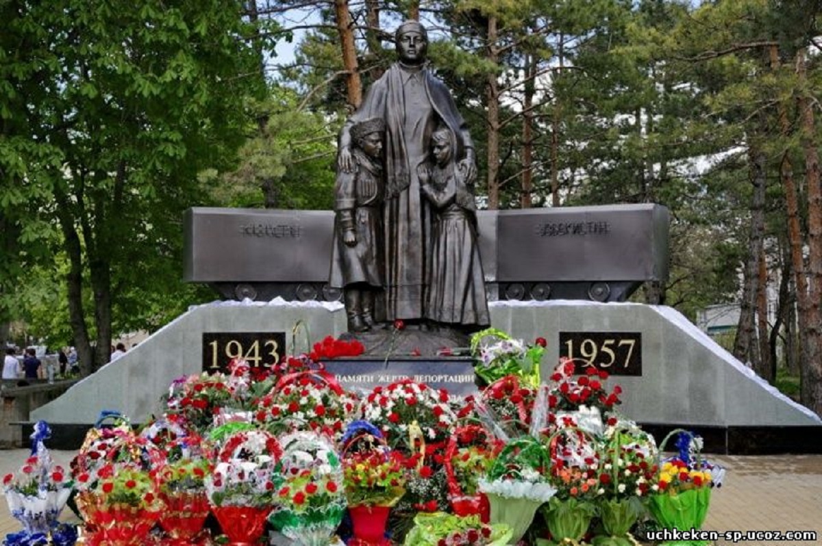 памятник жертвам депортации карачаевского народа памятник жертвам депортации карачаевского народа.